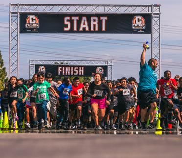 Mile run race starting, students starting to run at the sound of the horn